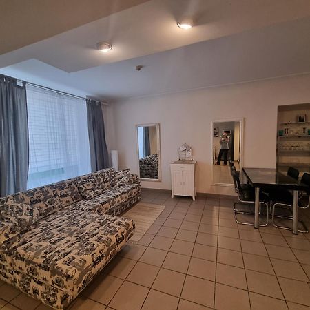 Camellia Studio Apartment & Parking Riga Eksteriør billede