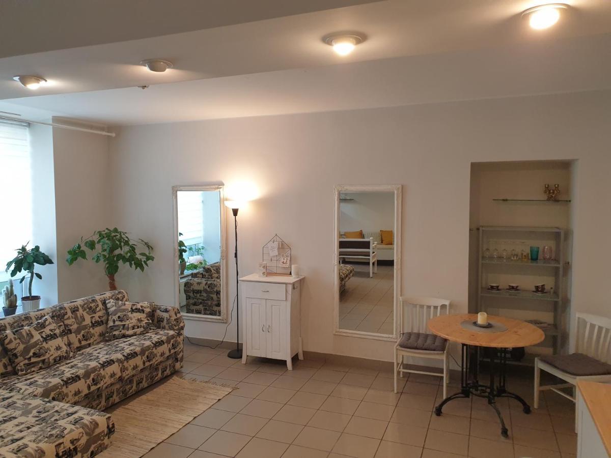 Camellia Studio Apartment & Parking Riga Eksteriør billede